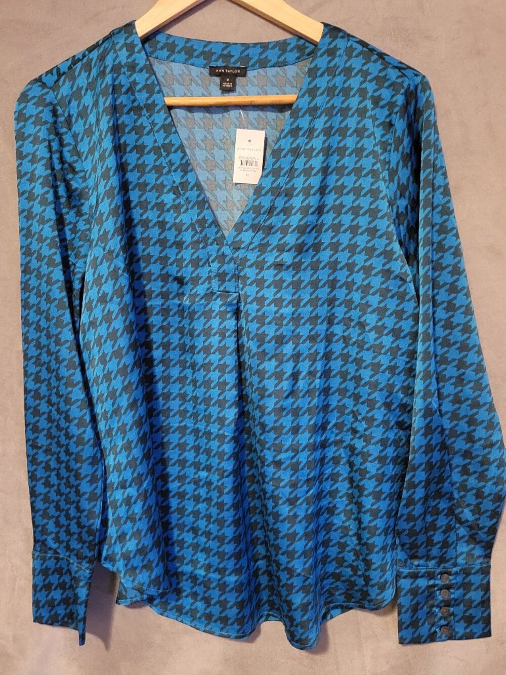 Ann Taylor Teal Houndstooth V Neck Blouse Womens Size M NWT